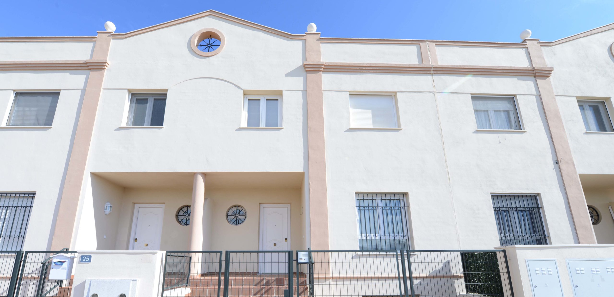 Pisos y casas; pisos y casas en alquiler; pisos y casas en venta y pisos y casas en Sevilla.